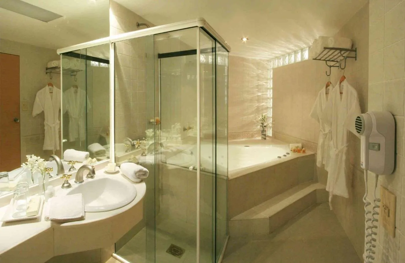 Habitación Deluxe Plaza Real Suites Hotel Rosario con Jacuzzi